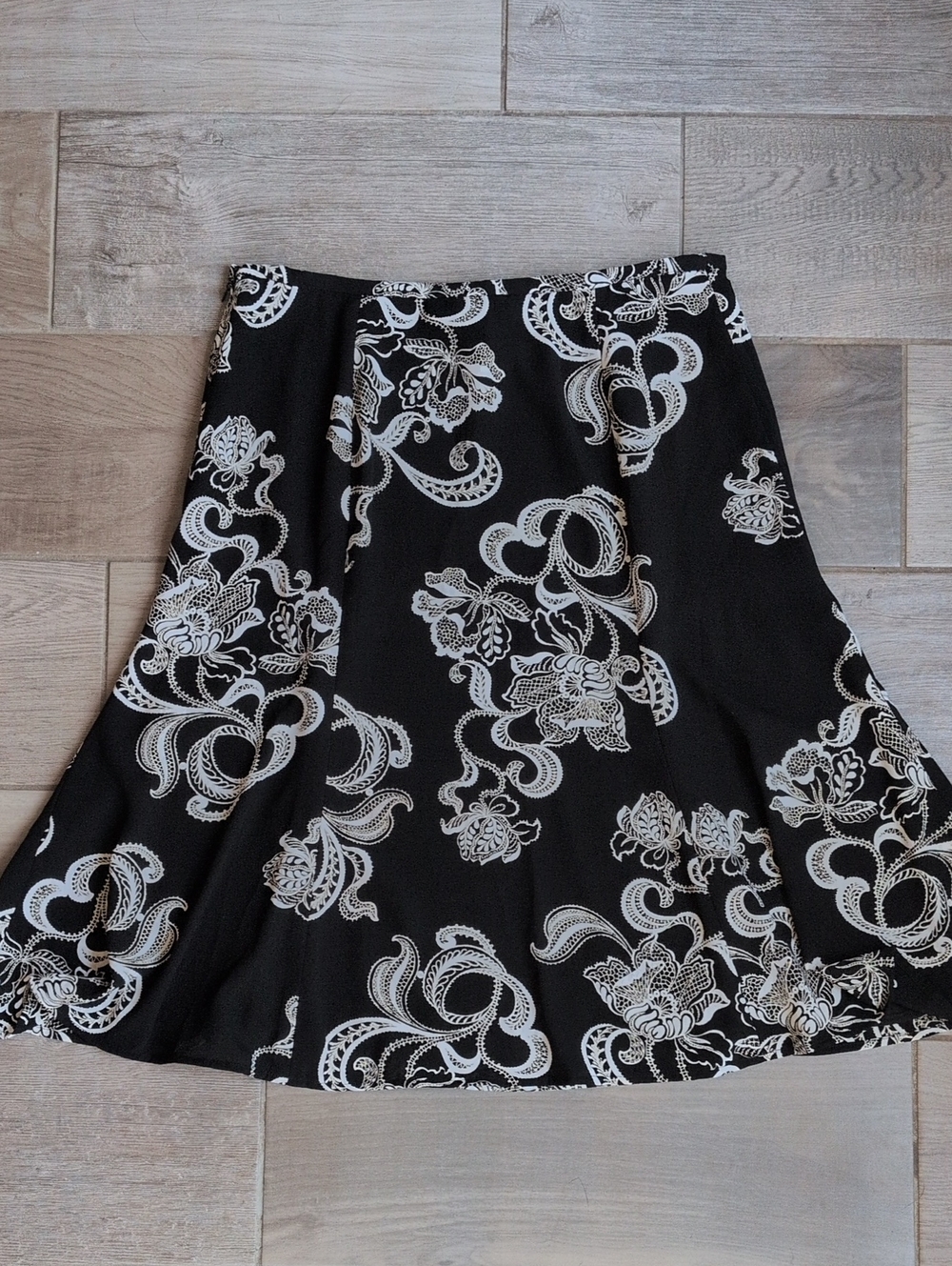 Jones Wear Petite Black A-Line Skirt with White Floral Scroll Print Size 12